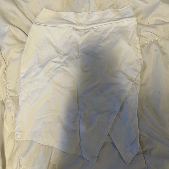White skirt - Picture 1 of 1